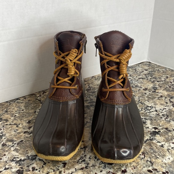 Pristine SPERRY Women's Saltwater Duck Boot Brown 9 Tan / Dark Brown - Picture 2 of 9